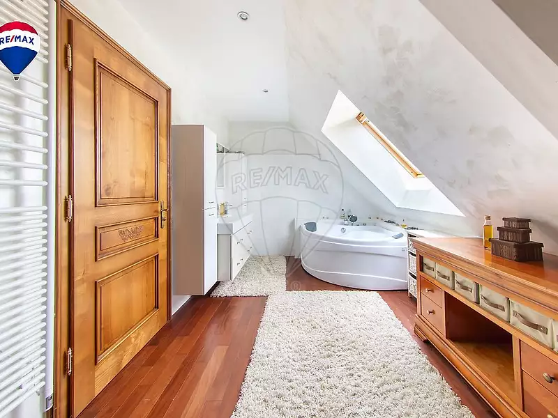 Maison, 306 m²