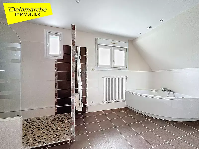 Maison, 256 m²