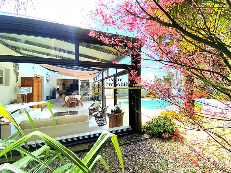 Maison, 225 m²