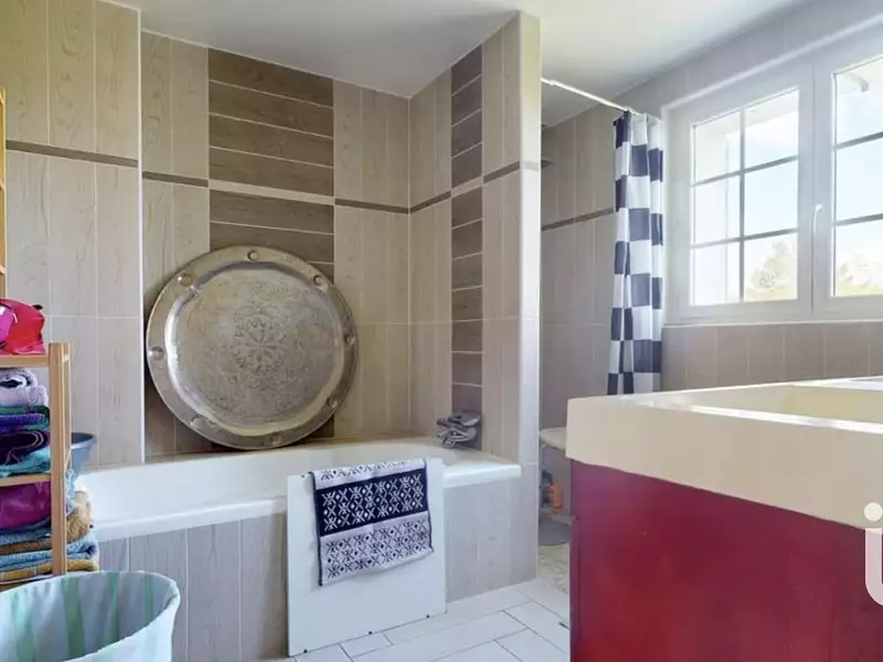 Maison, 235 m²