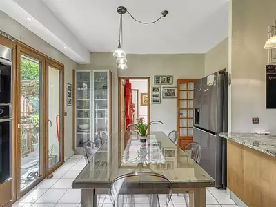 Maison, 240 m²