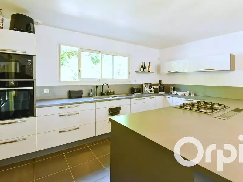 Maison, 220 m²