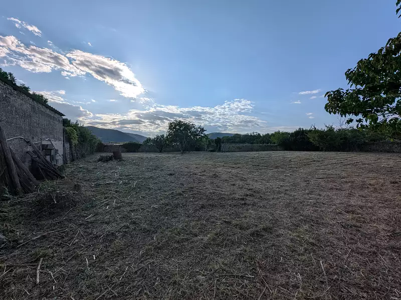 Terrain, 1 700 m²