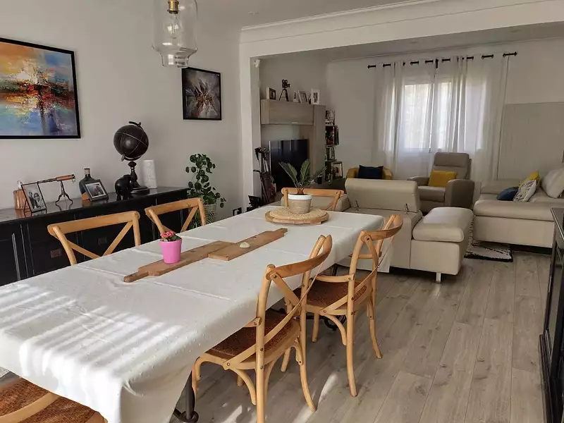 Maison, 235 m²