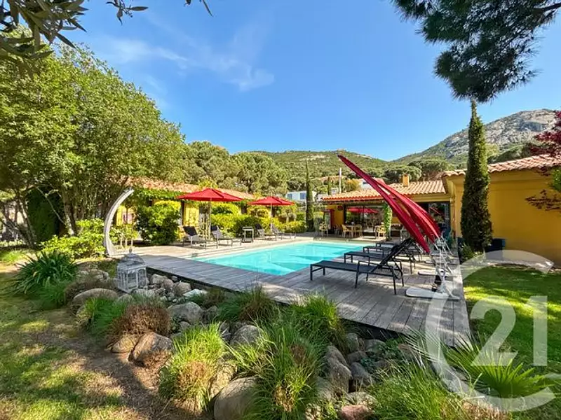 Maison, 215 m²