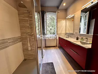 Maison, 250 m²