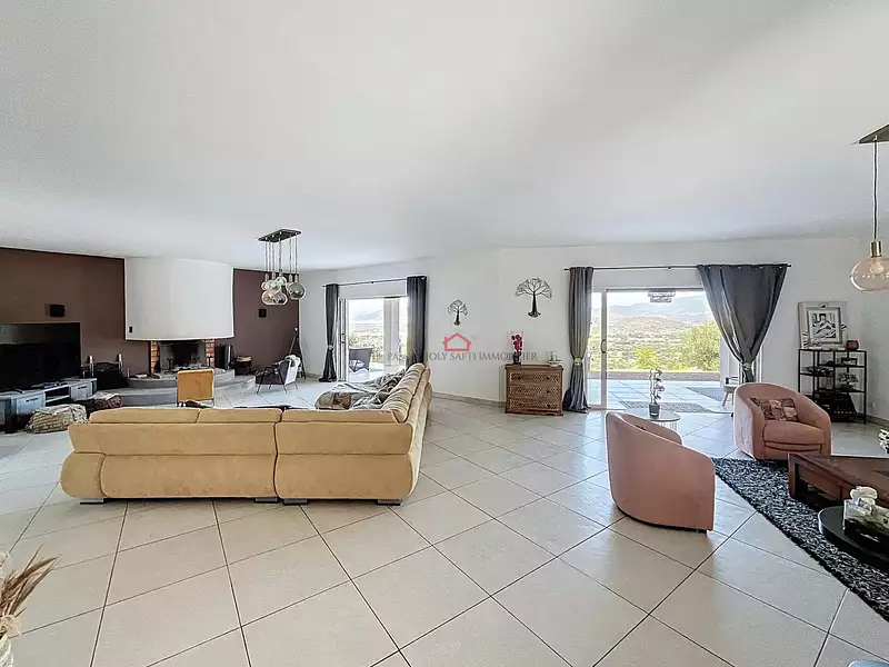 Maison, 341 m²
