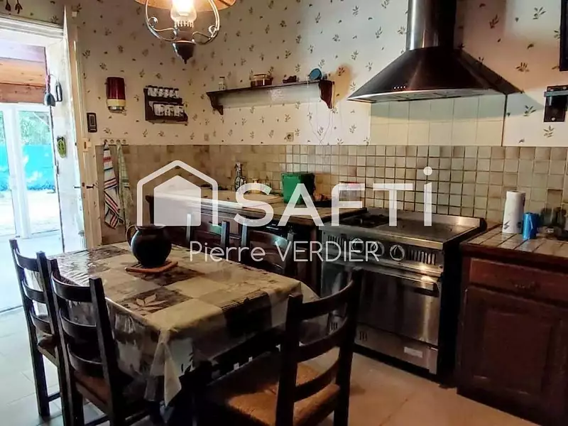Maison, 255 m²