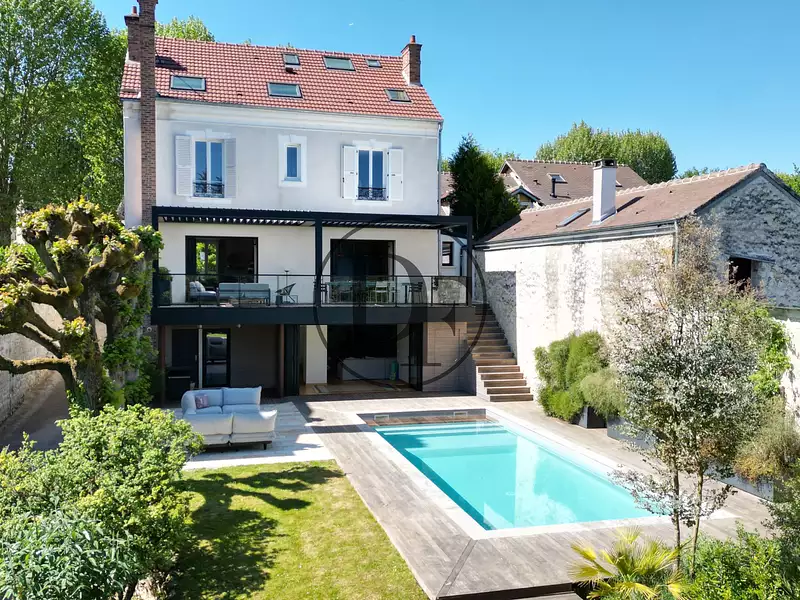 Maison, 387 m²