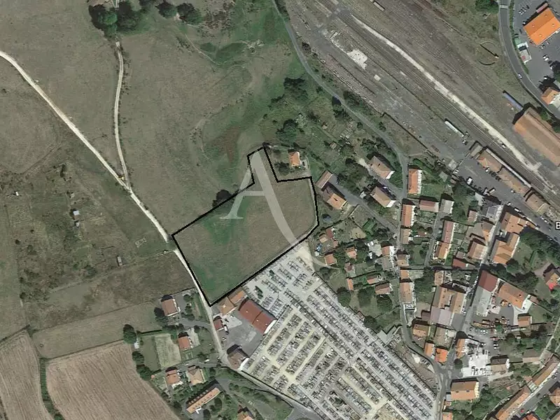 Terrain, 10 528 m²