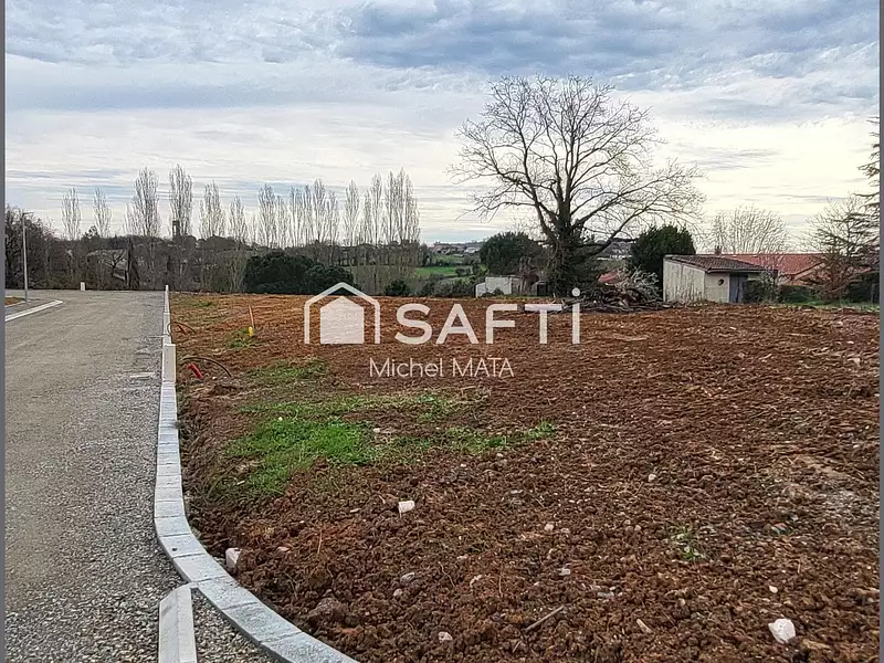 Terrain, 244 m²