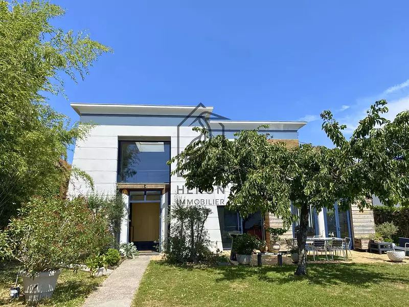 Maison, 393 m²