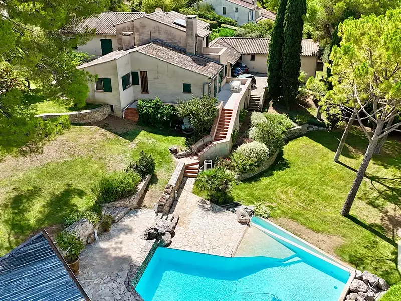 Maison, 261 m²
