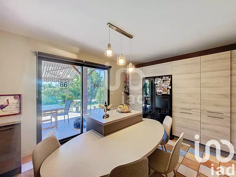 Maison, 242 m²
