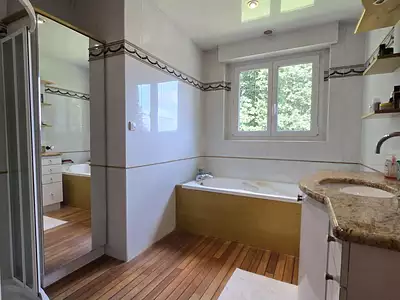 Maison, 243 m²