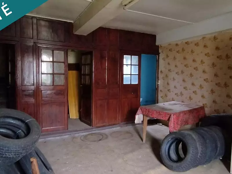 Maison, 1 920 m²