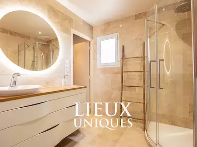 Maison, 240 m²