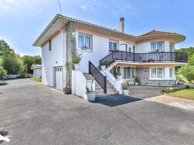 Maison, 216 m²