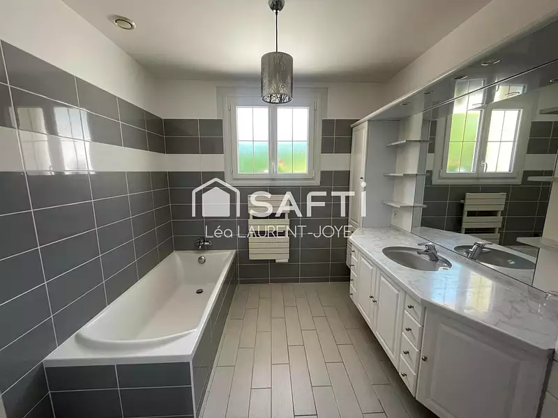 Maison, 240 m²
