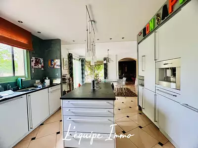 Maison, 238 m²