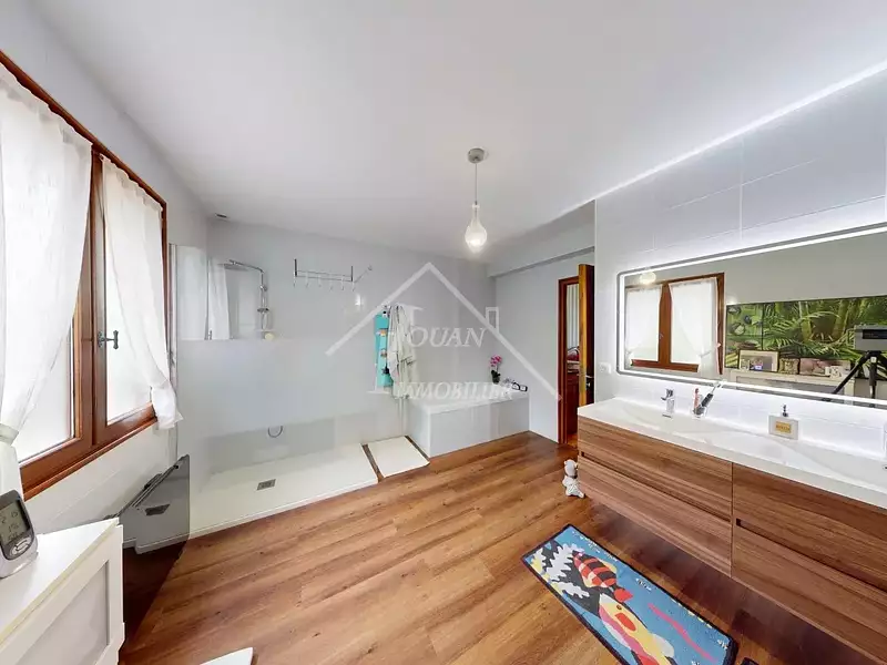 Maison, 176 m²
