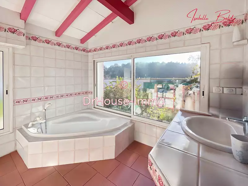 Maison, 242 m²