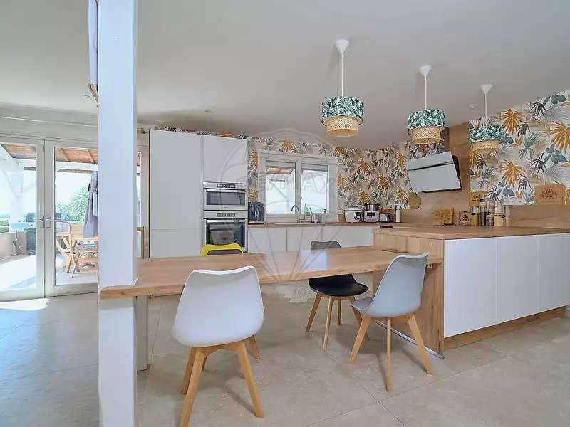 Maison, 180 m²