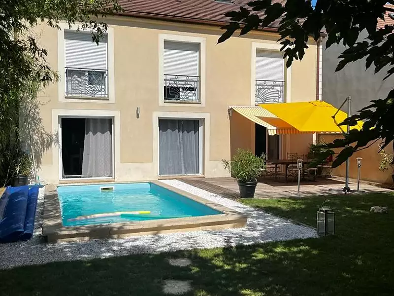 Maison, 277 m²