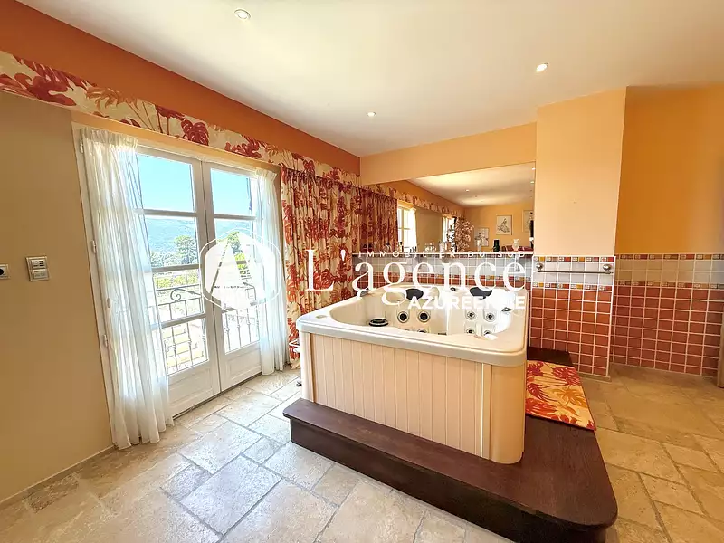 Maison, 230 m²