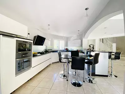 Maison, 174 m²