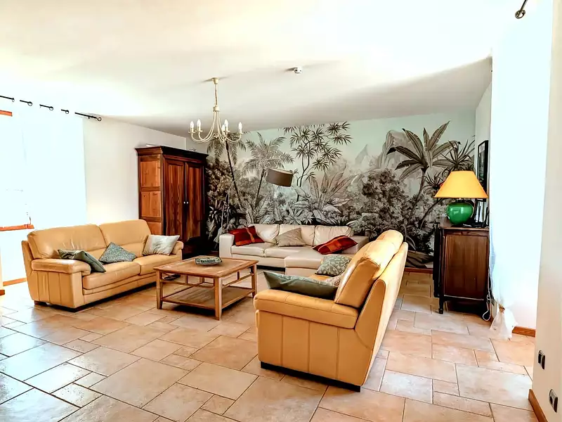Maison, 560 m²