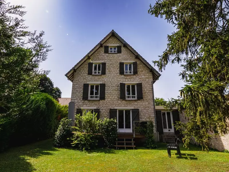 Maison, 240 m²