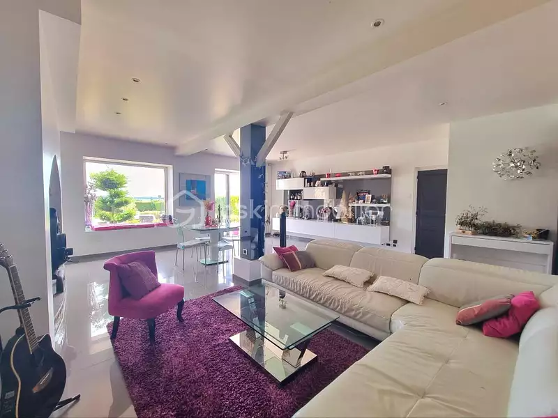 Maison, 245 m²