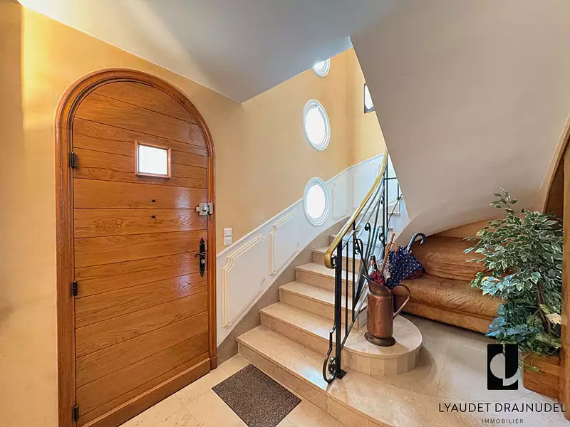 Maison, 244 m²