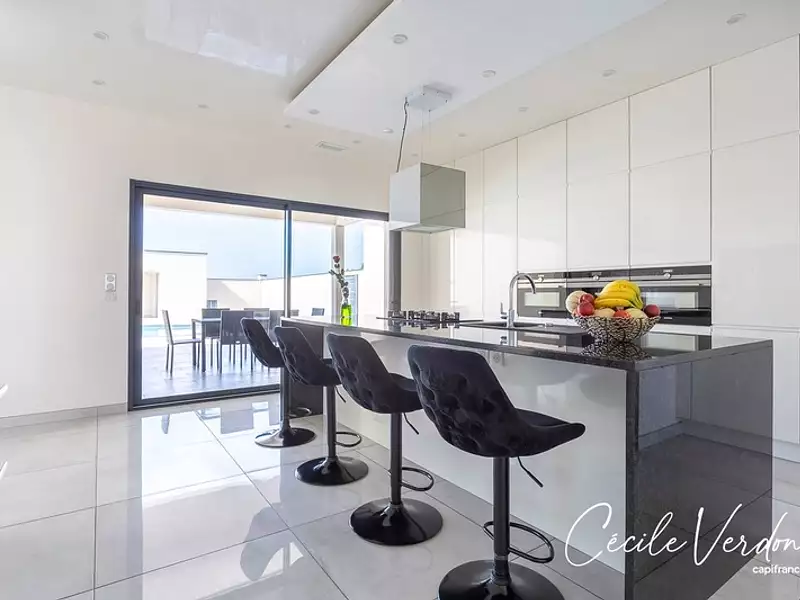 Maison, 281 m²
