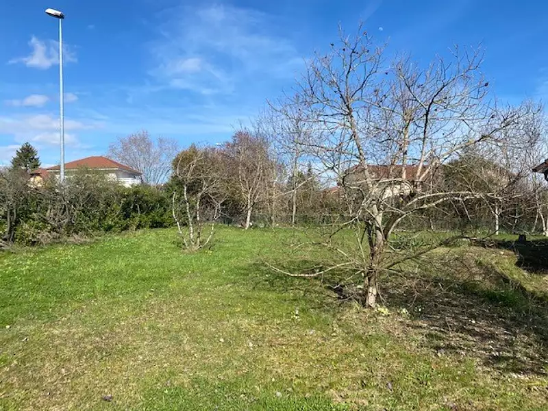 Terrain, 1 999 m²