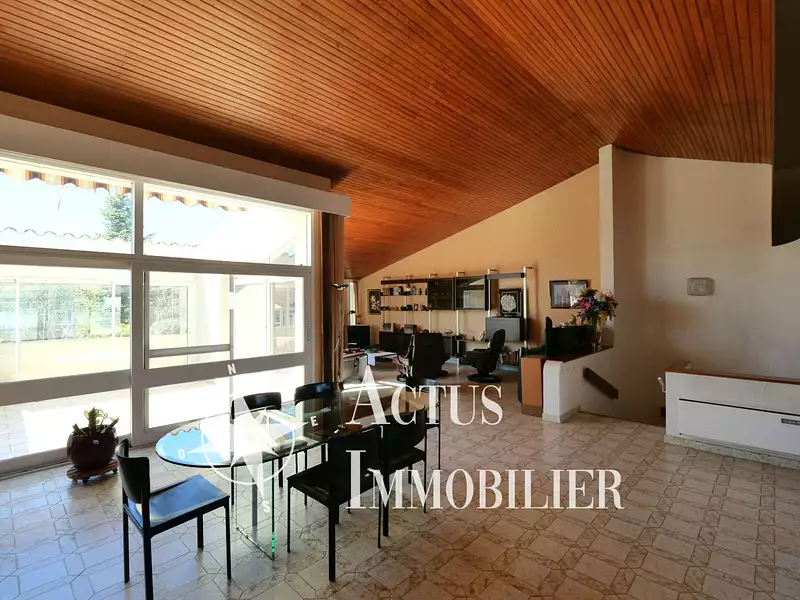 Maison, 242 m²