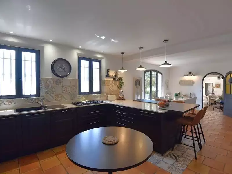 Maison, 196 m²