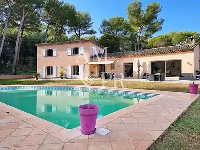Maison, 215 m²