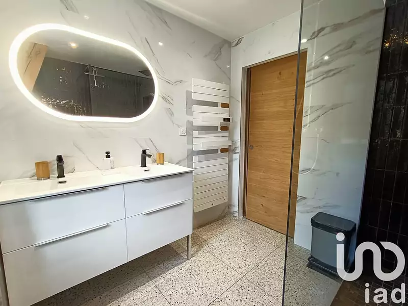 Immeuble, 180 m²