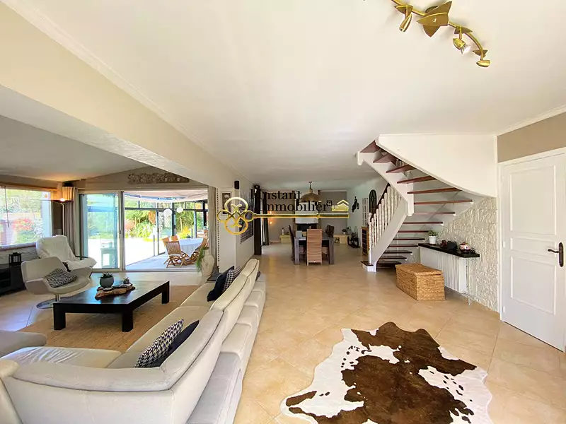 Maison, 225 m²