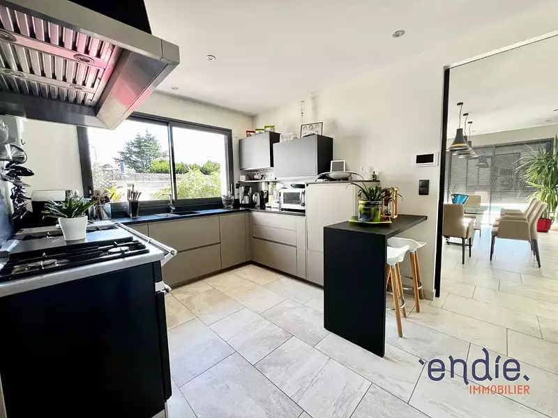 Maison, 185 m²