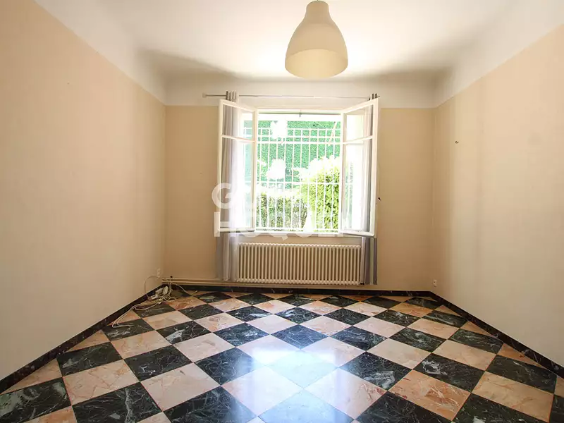 Immeuble, 151 m²