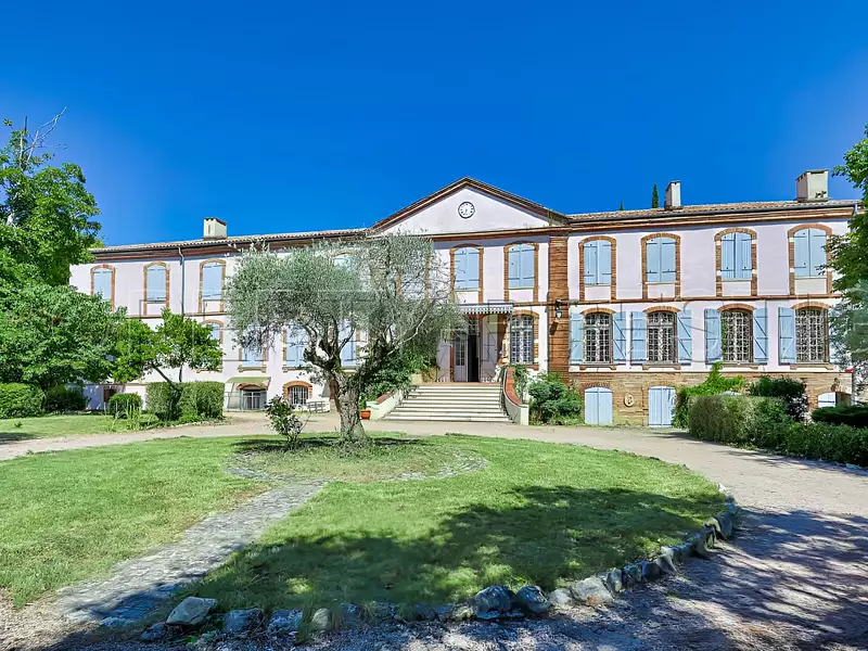Maison, 1 800 m²