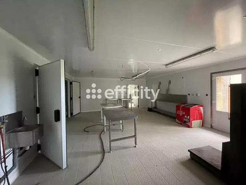 Maison, 1 875 m²