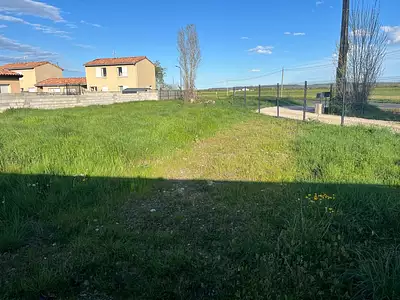 Terrain, 714 m²