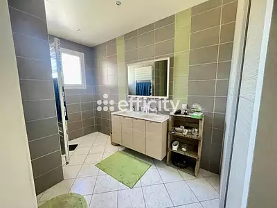 Maison, 245 m²