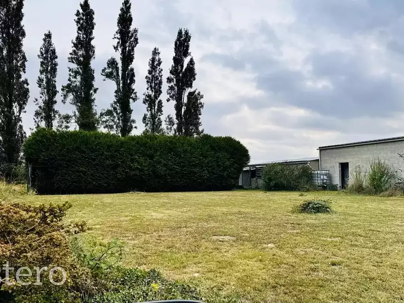 Terrain, 703 m²