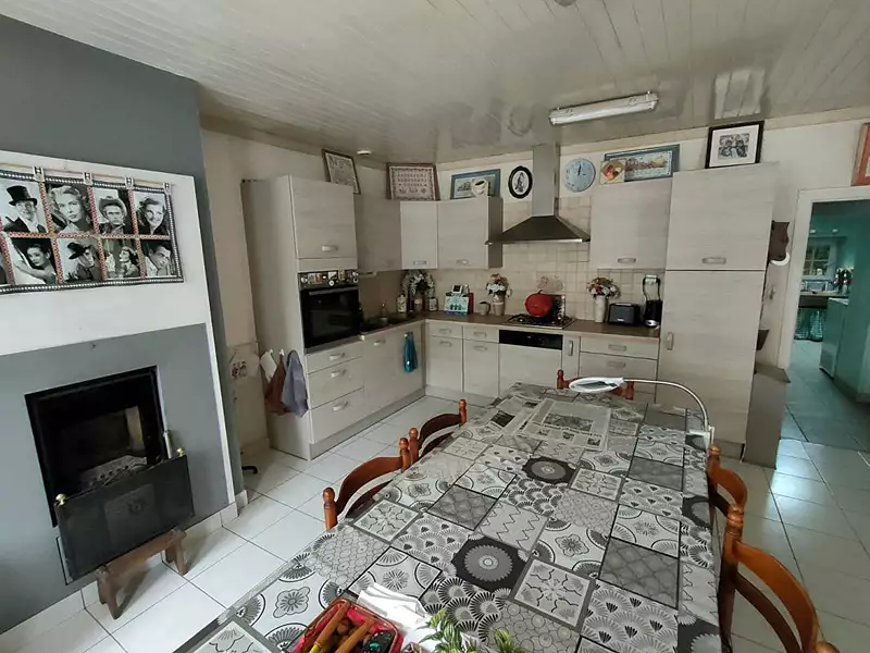 Maison, 196 m²