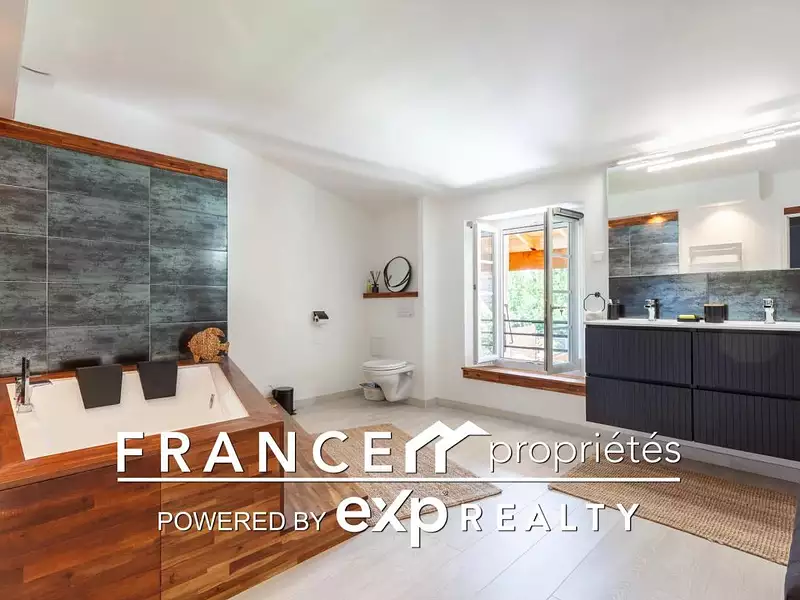 Maison, 245 m²
